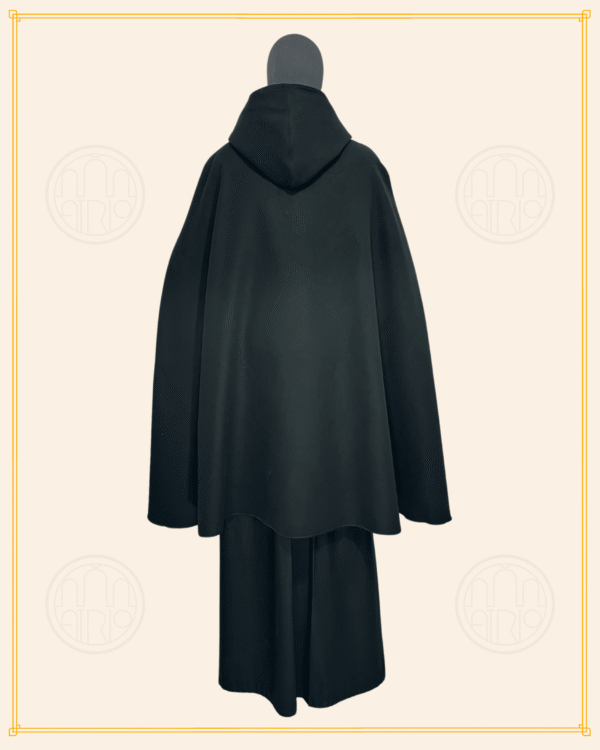 Tabarro preto com capuz - Imagem 7