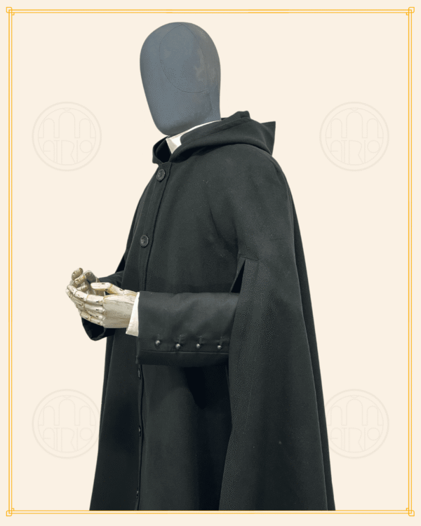 Tabarro preto com capuz - Imagem 4