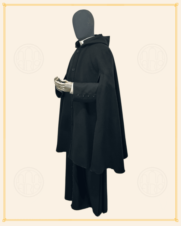 Tabarro preto com capuz - Imagem 5